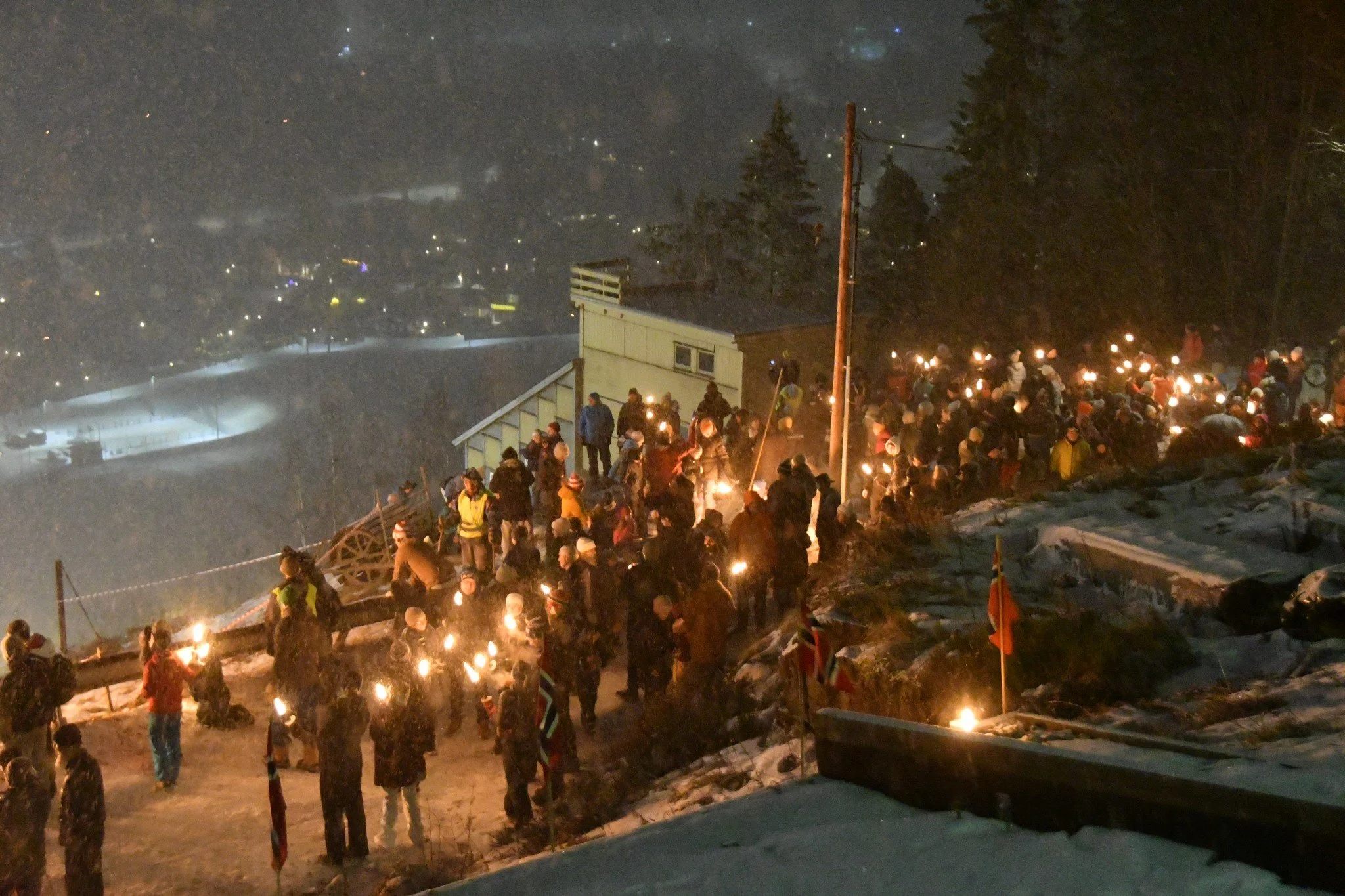 DSC_2155 Ca 400 møtte frem MHH (002).JPG