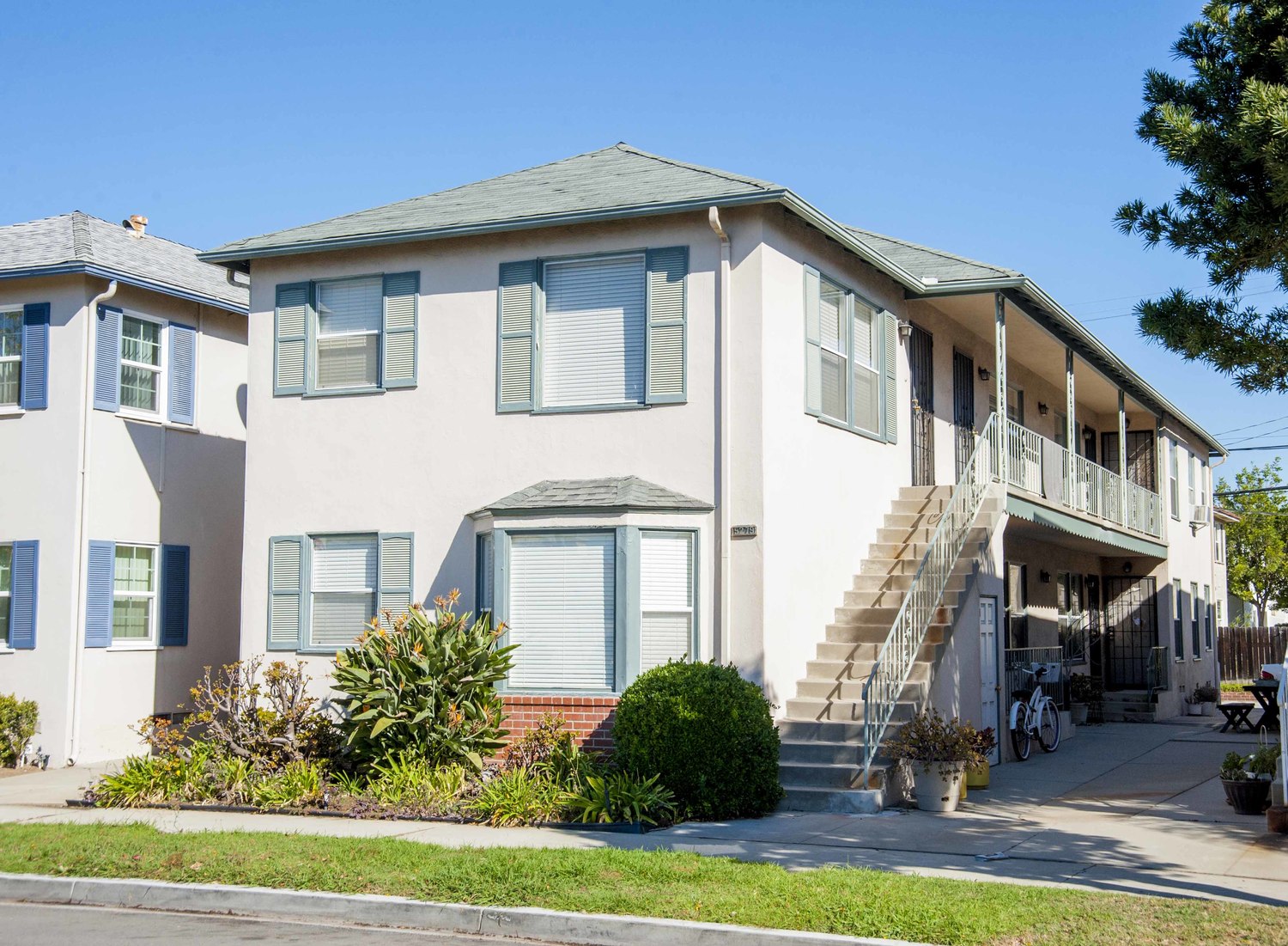 8 Units - $1,950,000