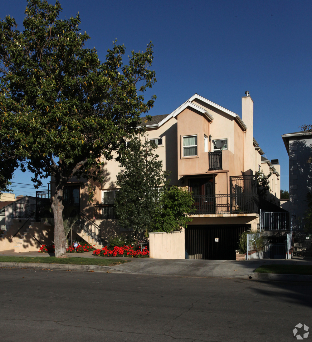 6 Units - $2,700,000