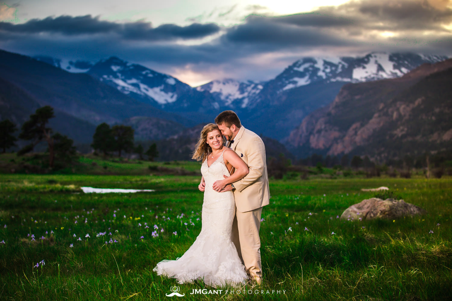 Rocky Mountain National Park first look wedding photos.