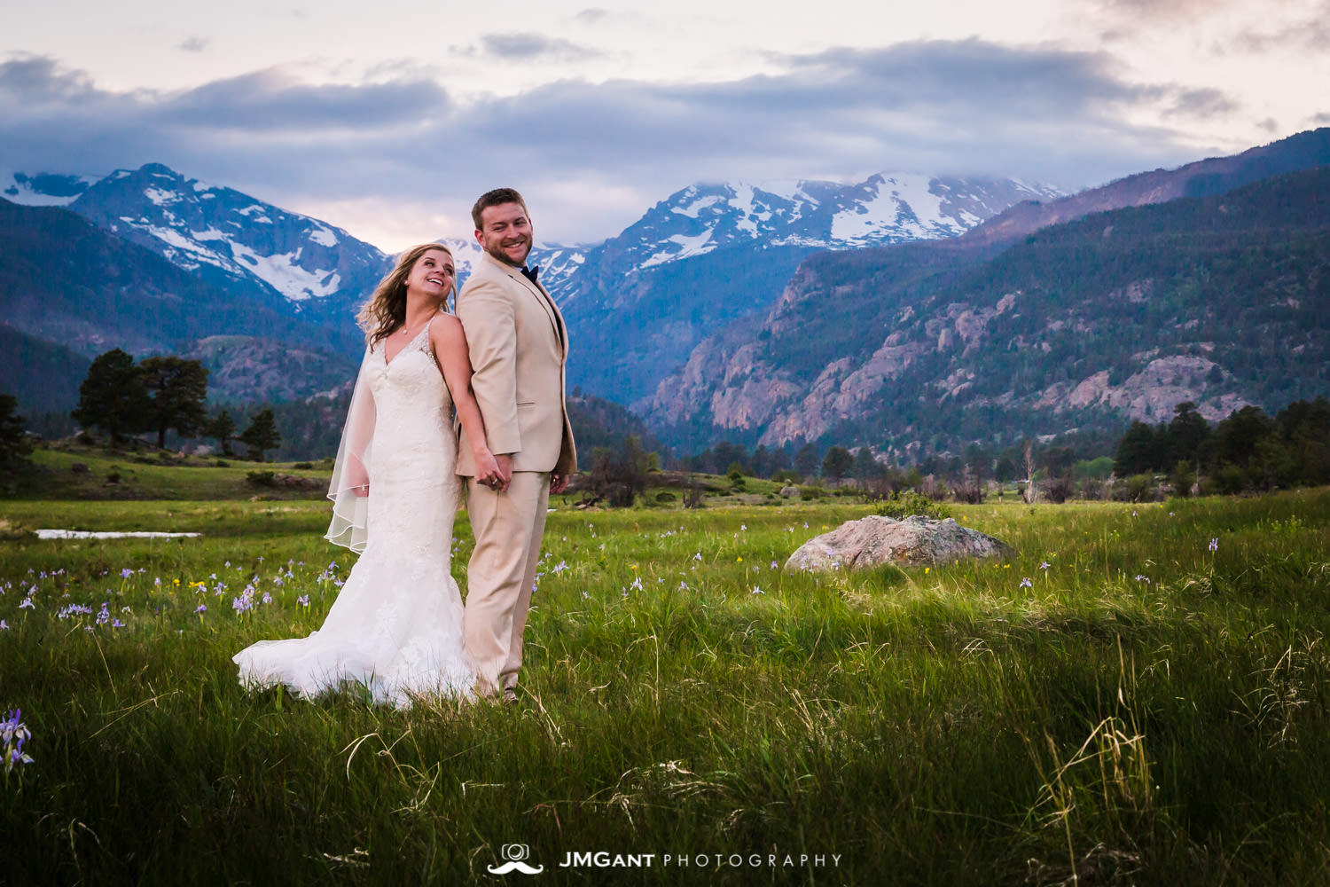 Rocky Mountain National Park first look wedding photos.