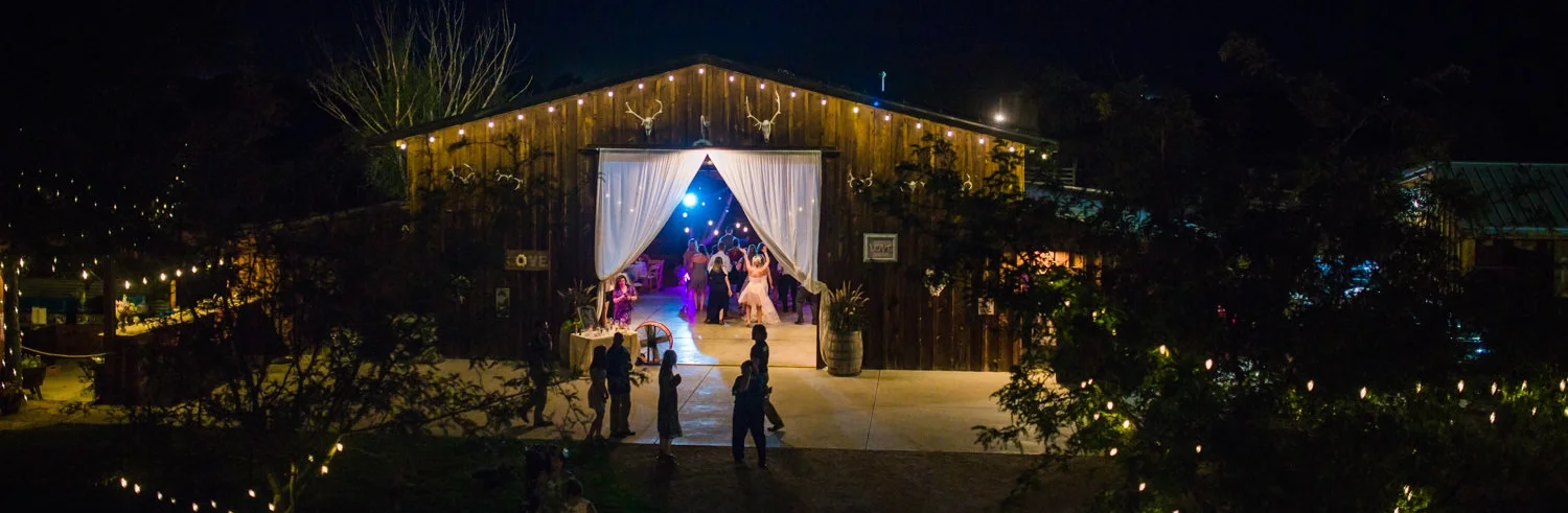 Platte River Fort Wedding | Barn reception | Greeley Colorado wedding photographer | © JMGant Photography | http://www.jmgantphotography.com/
