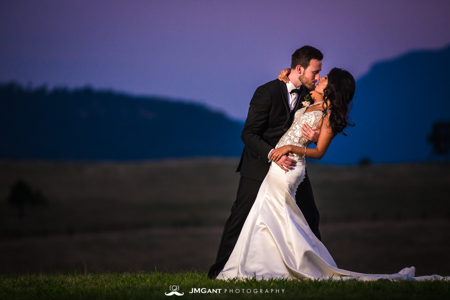 Spruce Mountain Ranch Wedding | Larkspur Colorado wedding photographer | © JMGant Photography | http://www.jmgantphotography.com/