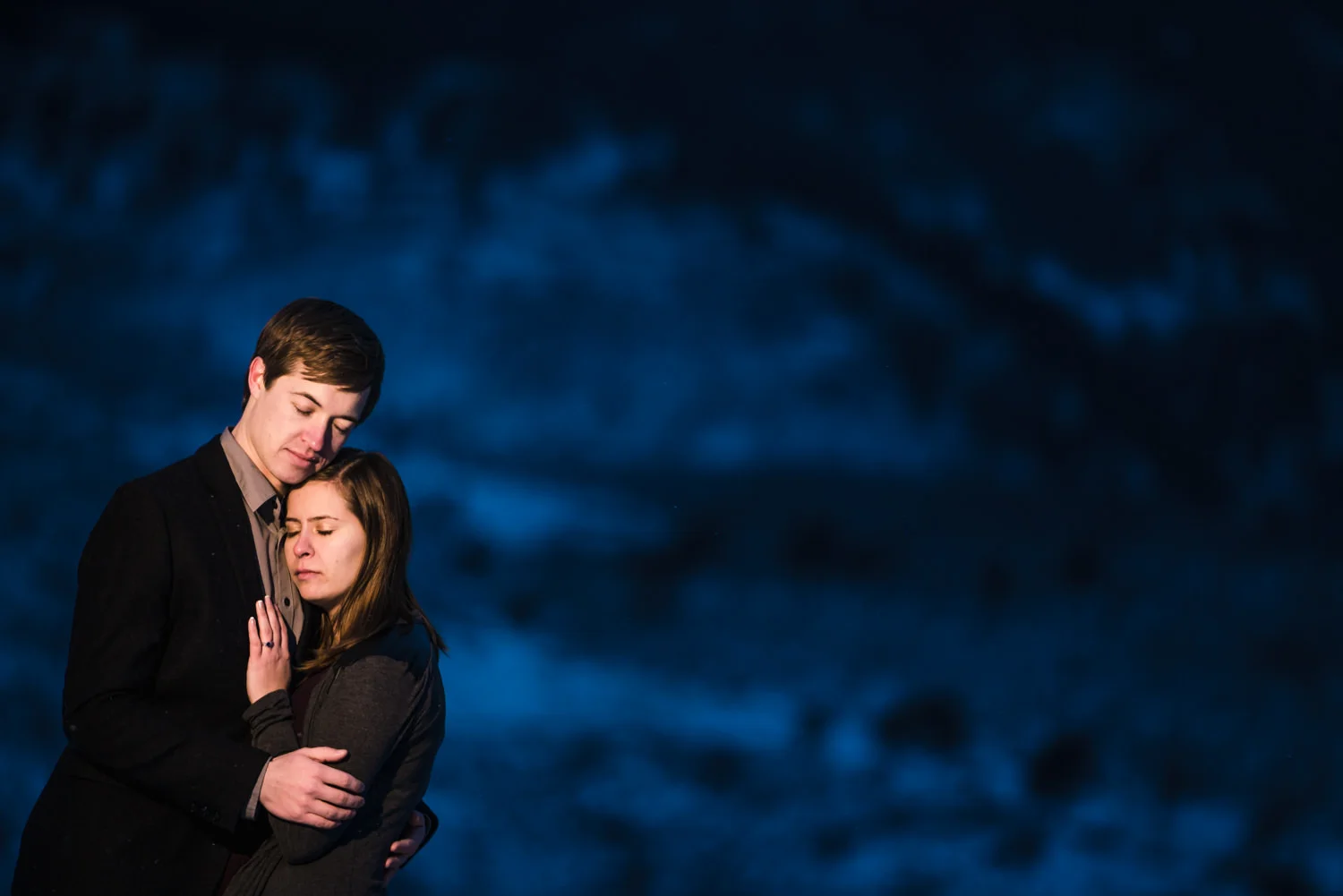 Winter snowy engagement pictures taken at the Horsetooth Reservoir in Fort Collins Colorado. Photographed by JMGant Photography.