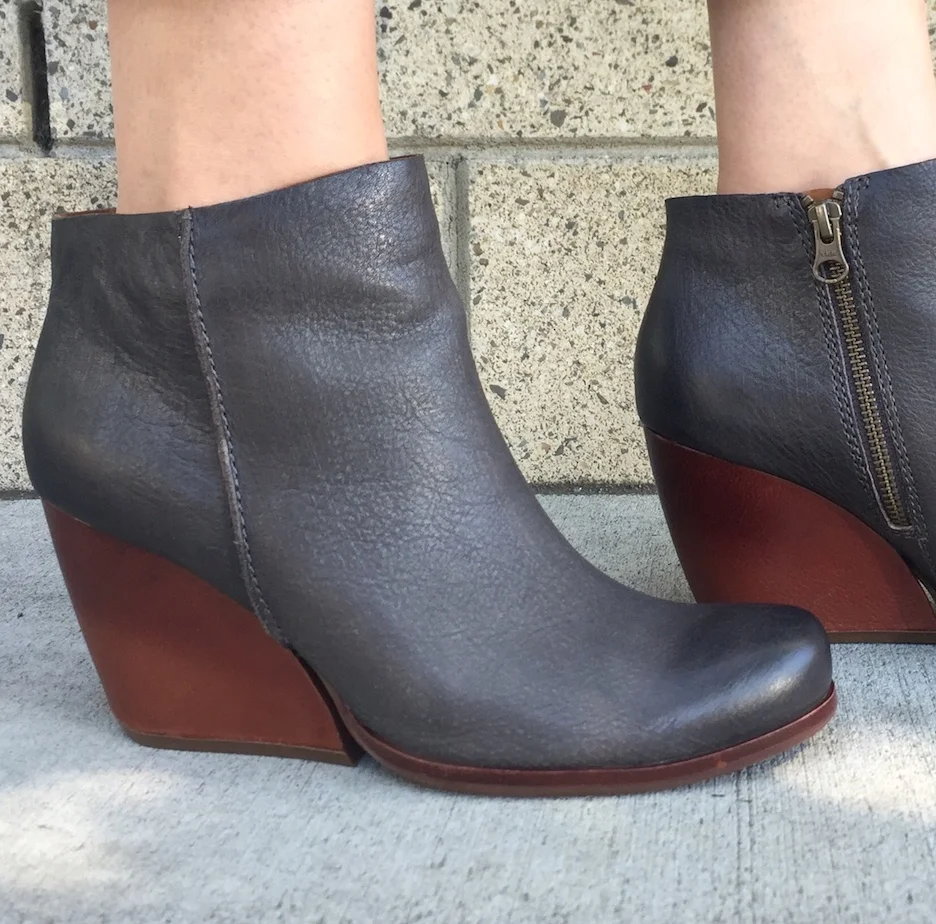 Also available in a fog grey with an earthy wood wedge.