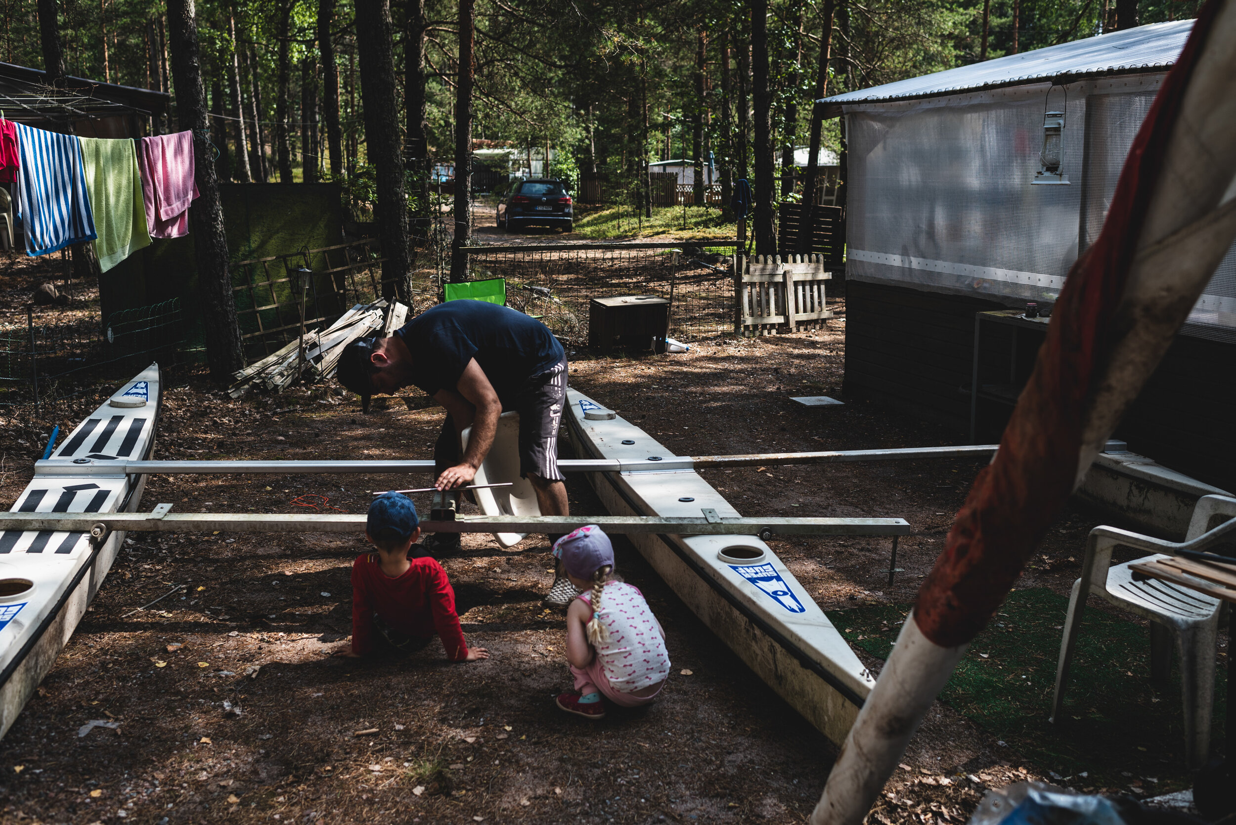  Porvoo, 2019. A Camping site has grown into a hundred years old gravel pit in Sondby, Porvoo. Finnish actor and director Spede Pasasen was also an inventor, who develop a vessel called Super Surf. Family had some trouble assembling the thing. 