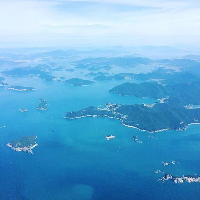 Amazing view flying into #Busan #southkorea #travel #korea #instatravel #travelgram #julioandchristina #traveltheworld @forcesoflight @julioandchristina @yogawithjulio