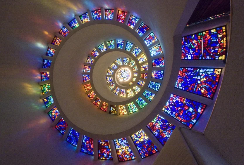 o-GLORY-WINDOW-SPIRAL-STAINED-GLASS-WINDOW-900.jpg