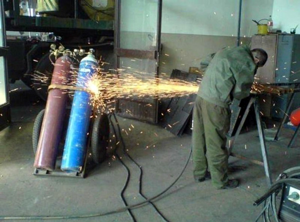 This guy is definitely a bright spark.