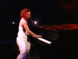 Tori Amos: wriggly half-sit-stand style