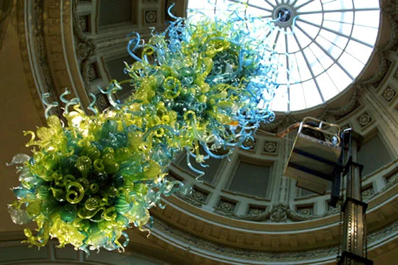 Dale Chihuly chandelier at the Victoria and Albert Museum. Well glassy.