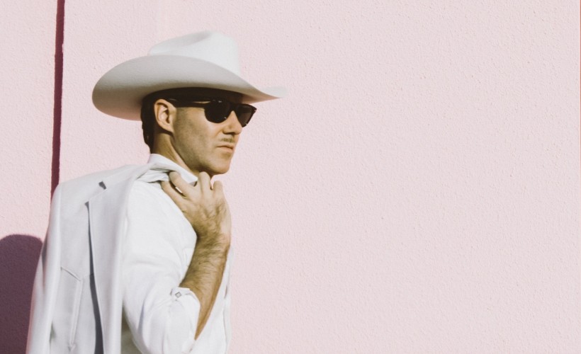Josh T. Pearson, a new beardless look on his new album cover