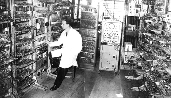 Alan Turing tuning up in Manchester