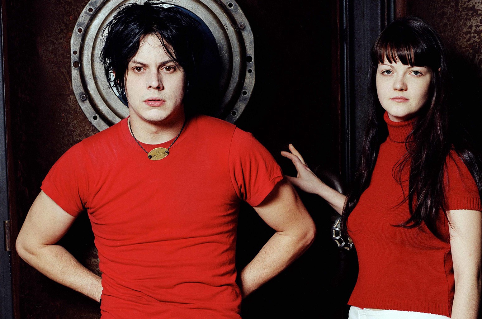 Jack and Meg of the White Stripes. ‘Brother-sister’, ‘husband-wife’, just friends …