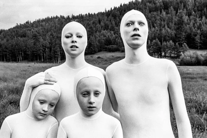 David Bowie and ‘family’ on the set of The Man Who Fell To Earth