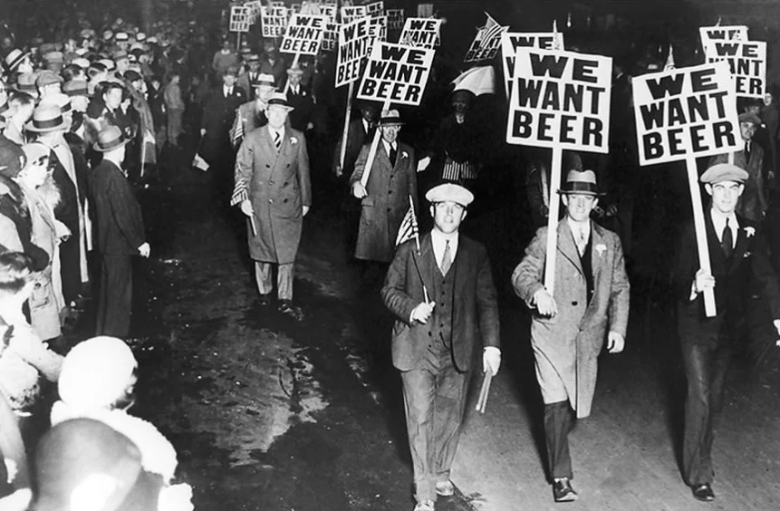 Dry humour. is that clear? US Prohibition protest in the 1930s