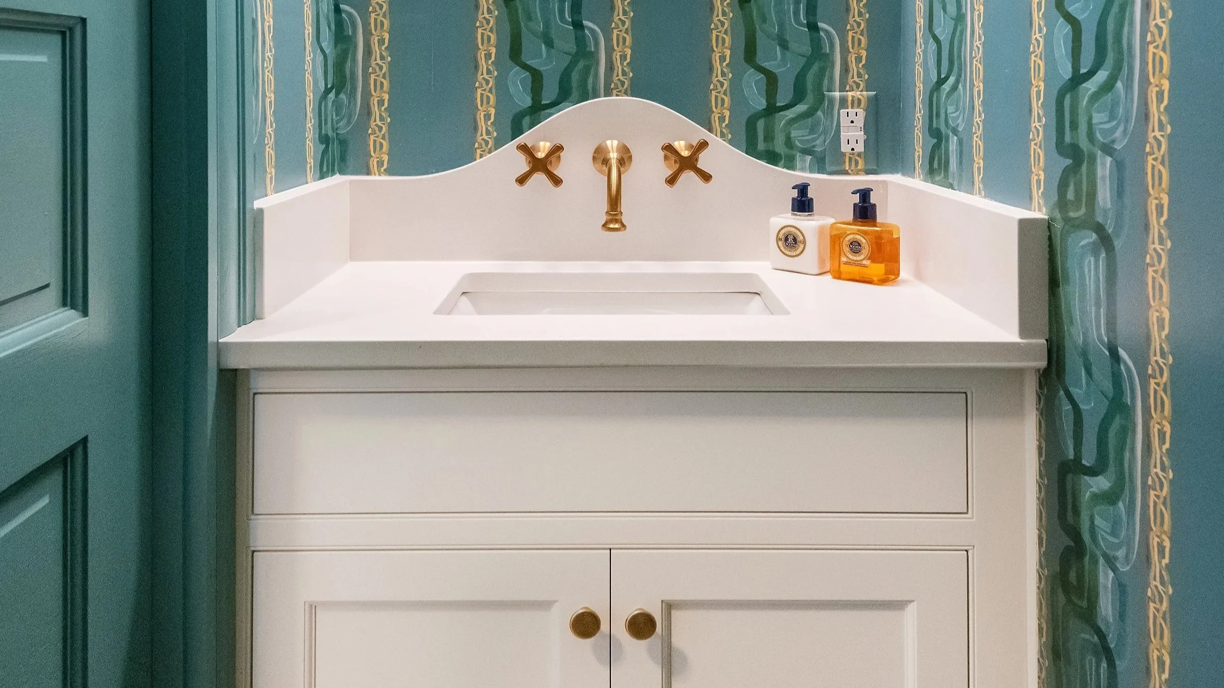 CKI- Caplice-PowderRm-01-08042023.jpg