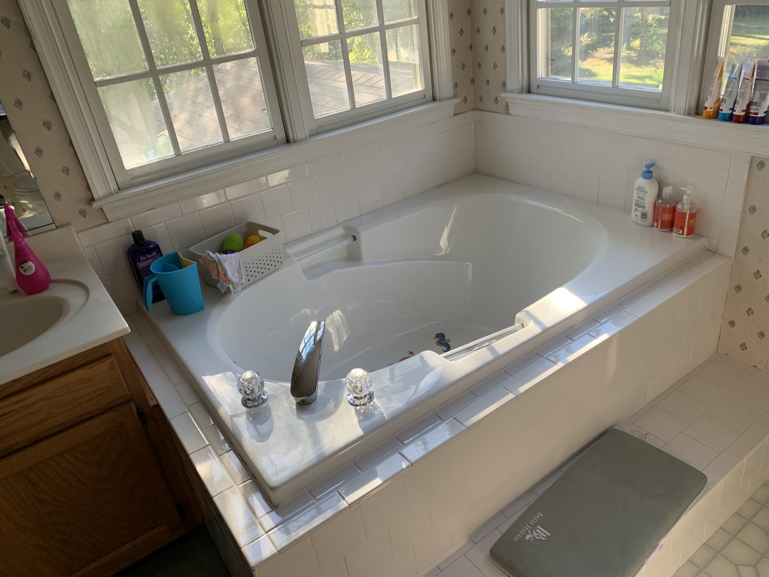 Bath50-100K_CustomKitchens_before_7.JPG