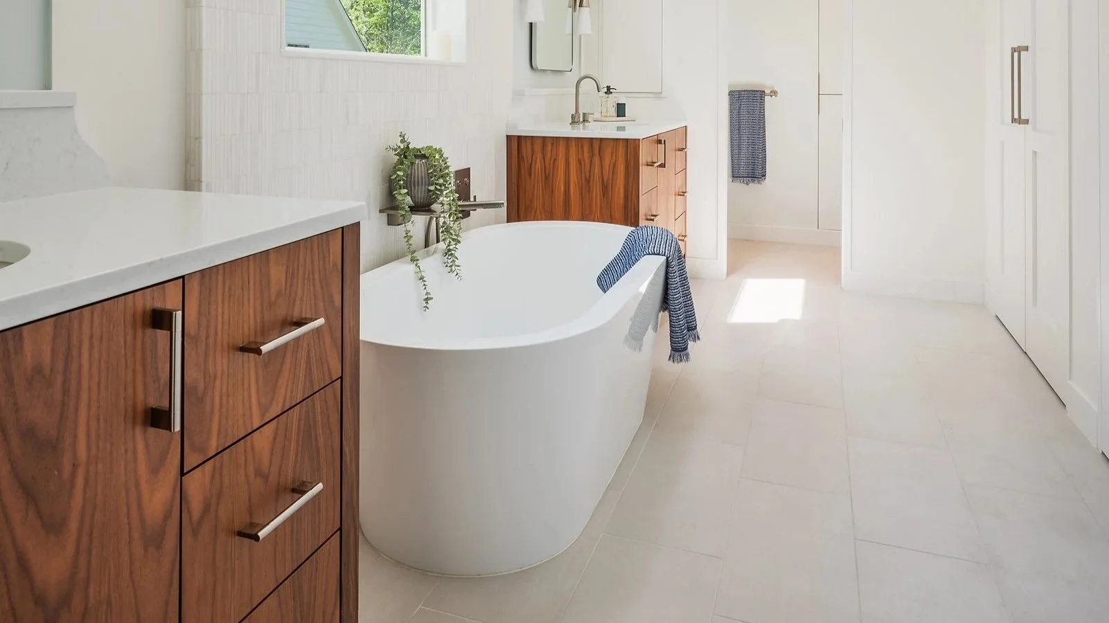  Custom Kitchens provides luxury kitchen and bath renovations with over 65 years of experience! 