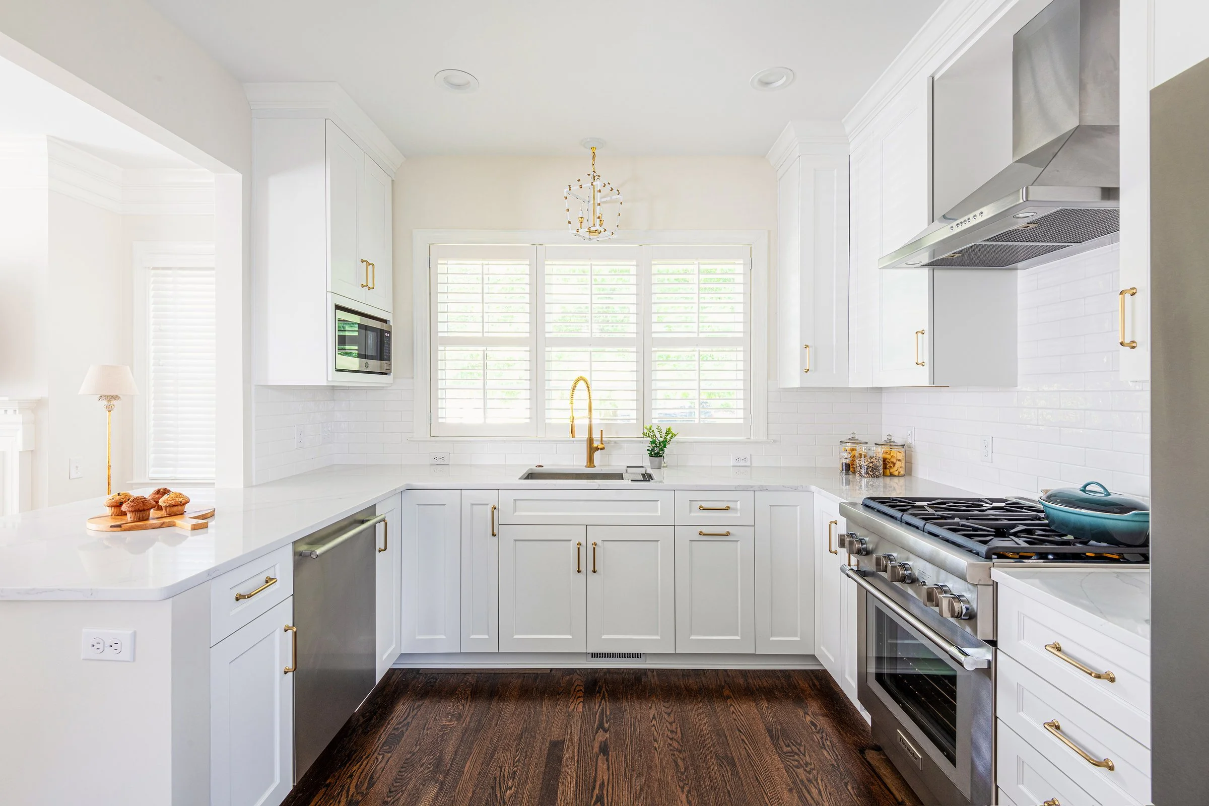 Small &amp; Sophisticated Kitchen