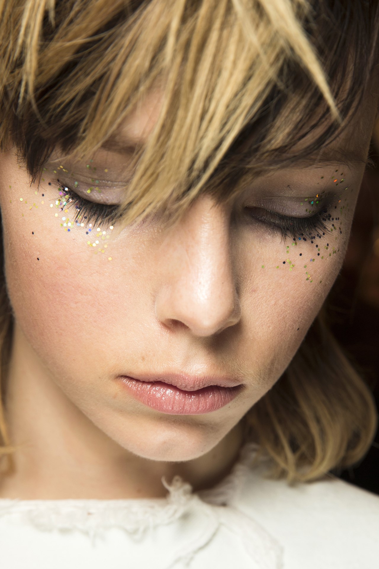 Burberry- At Burberry, Wendy Rowe smudged kohl into the lash line and then diffused glitter from the outer corners of some models' eyes.