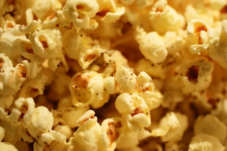 Cheesy Popcorn (with or without Bacon)