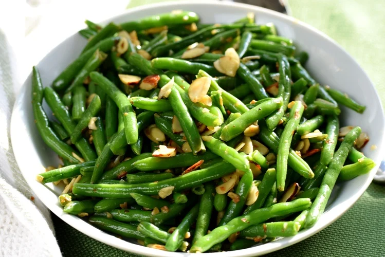 Sauteed Green Beans with Almonds and Garlic