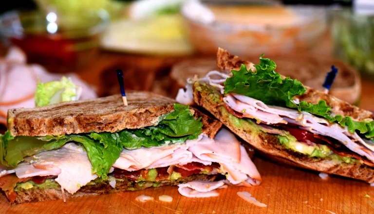 Turkey Avocado Club ready for the plaste