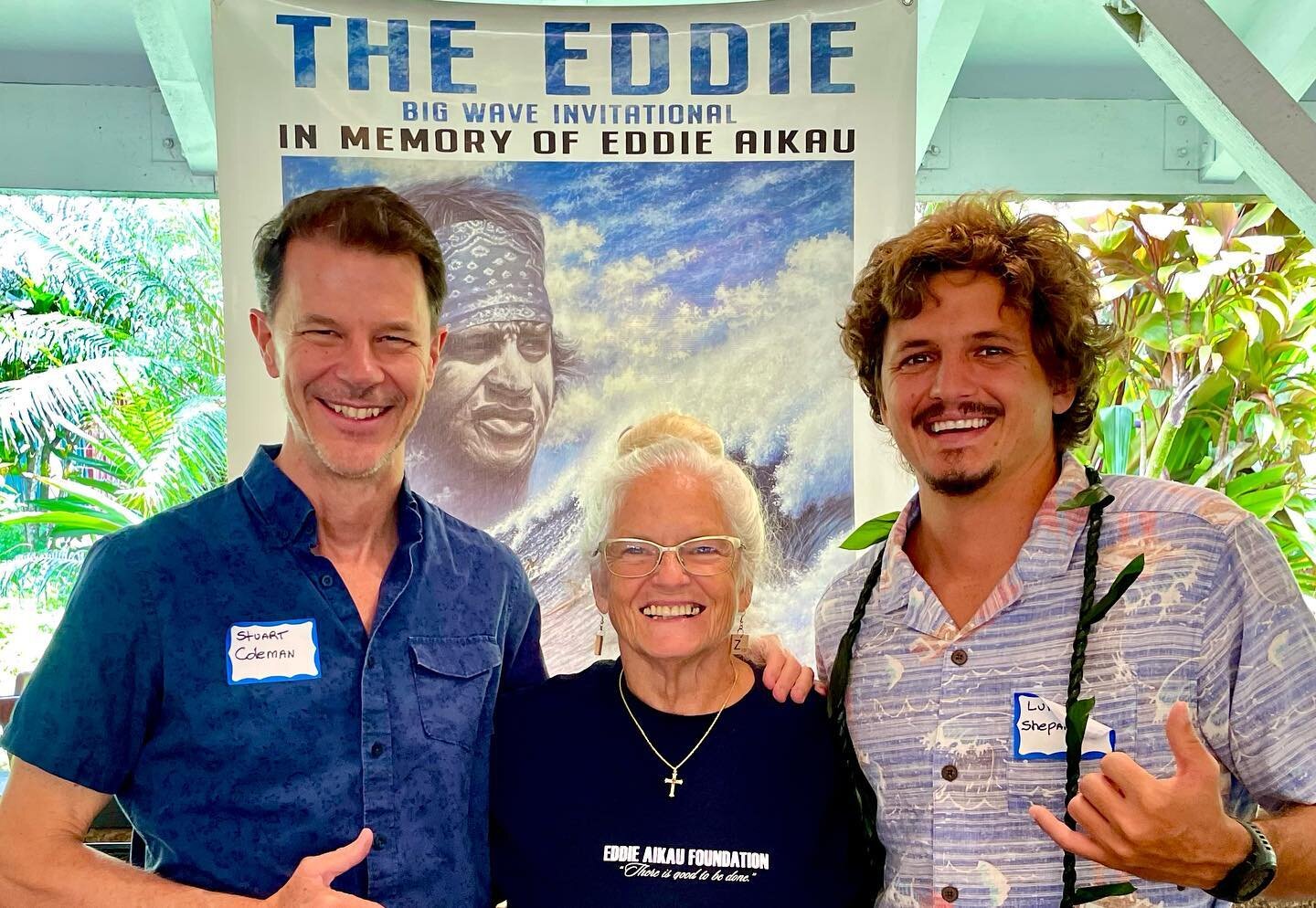 Mahalo to the Aikau Ohana for hosting the Eddie Aikau Student Essay Contest Awards Ceremony on Sat.! Great to see Luke Shepherdson, who won this year&rsquo;s Eddie Big-Wave Contest &amp; all the award-winners! 🌊🙏🏼❤️🤙🏼