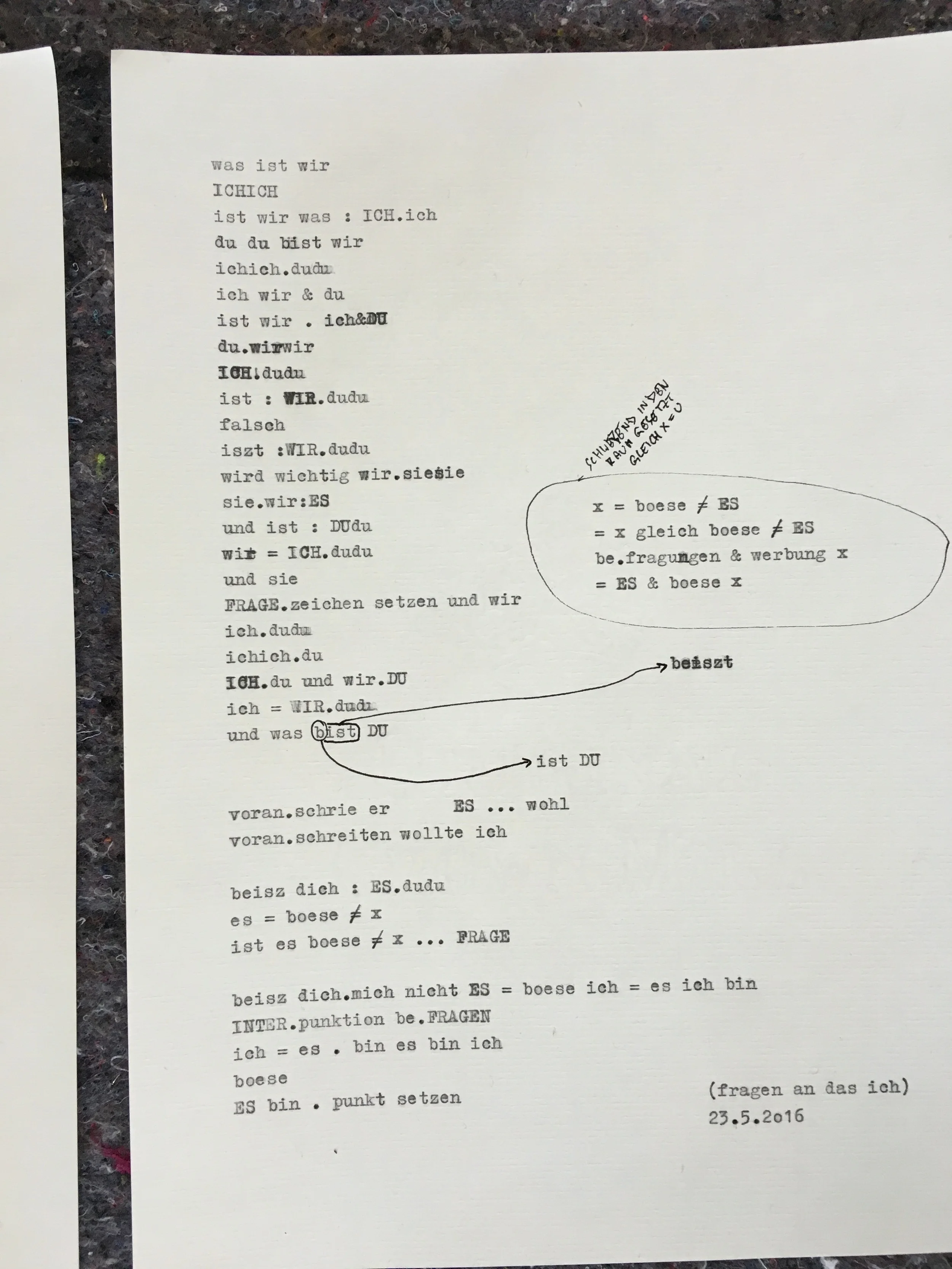 < fragen an das ich >