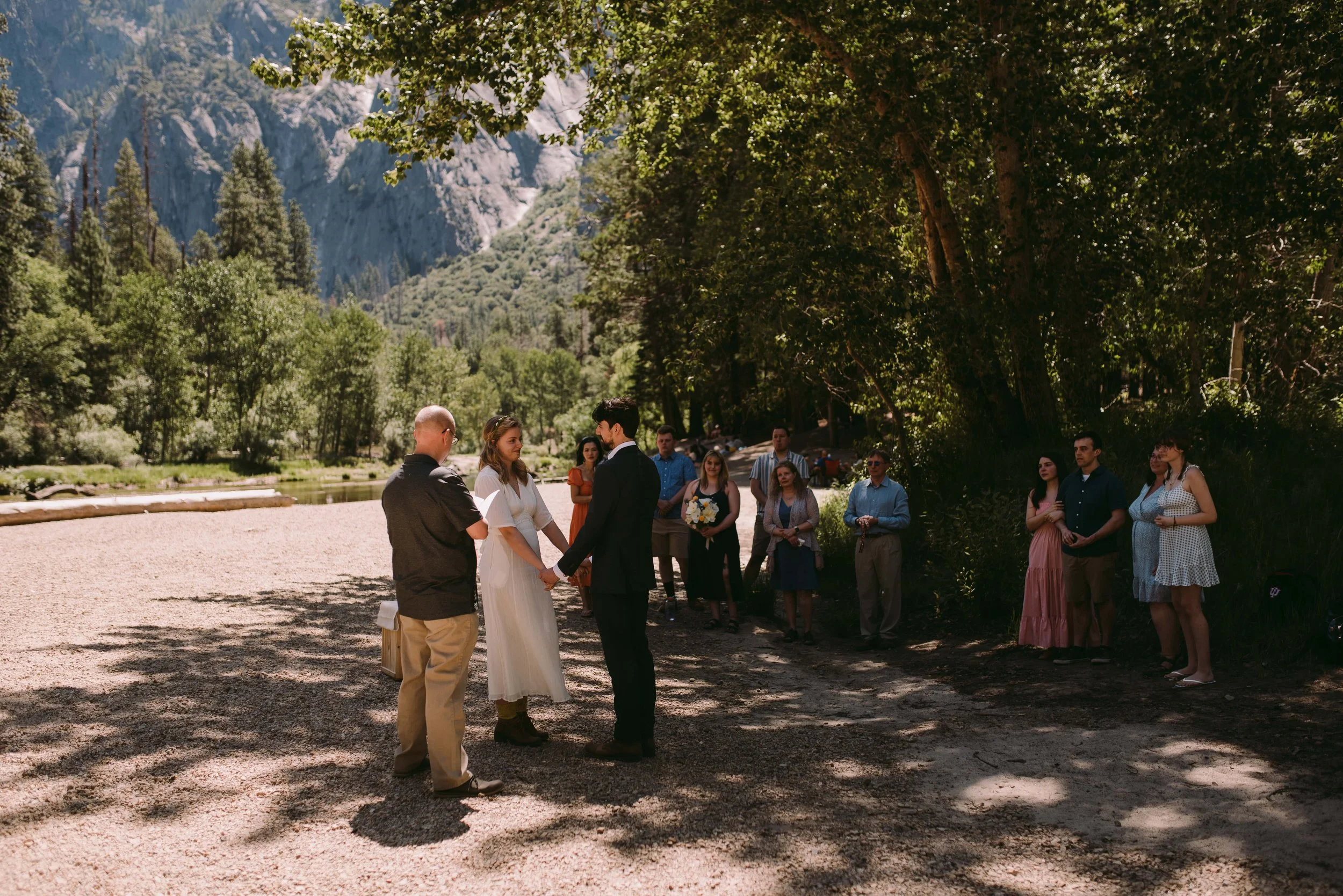 Why Veil Weights Are A Must-Have for Your Outdoor Wedding Ceremony -  Popping Champaign Photography