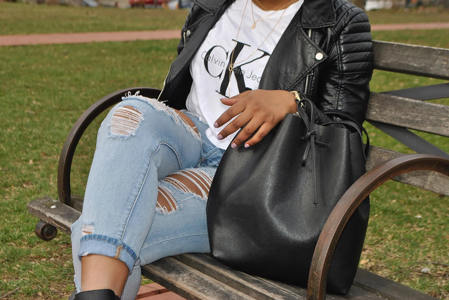 Jacket: H&M | T-Shirt: Urban Outfitters | Jeans: Brandy Melville @ Pacsun | Bag: Forever21 (Couldn't find the exact one I got from F21, but here's one similar) 