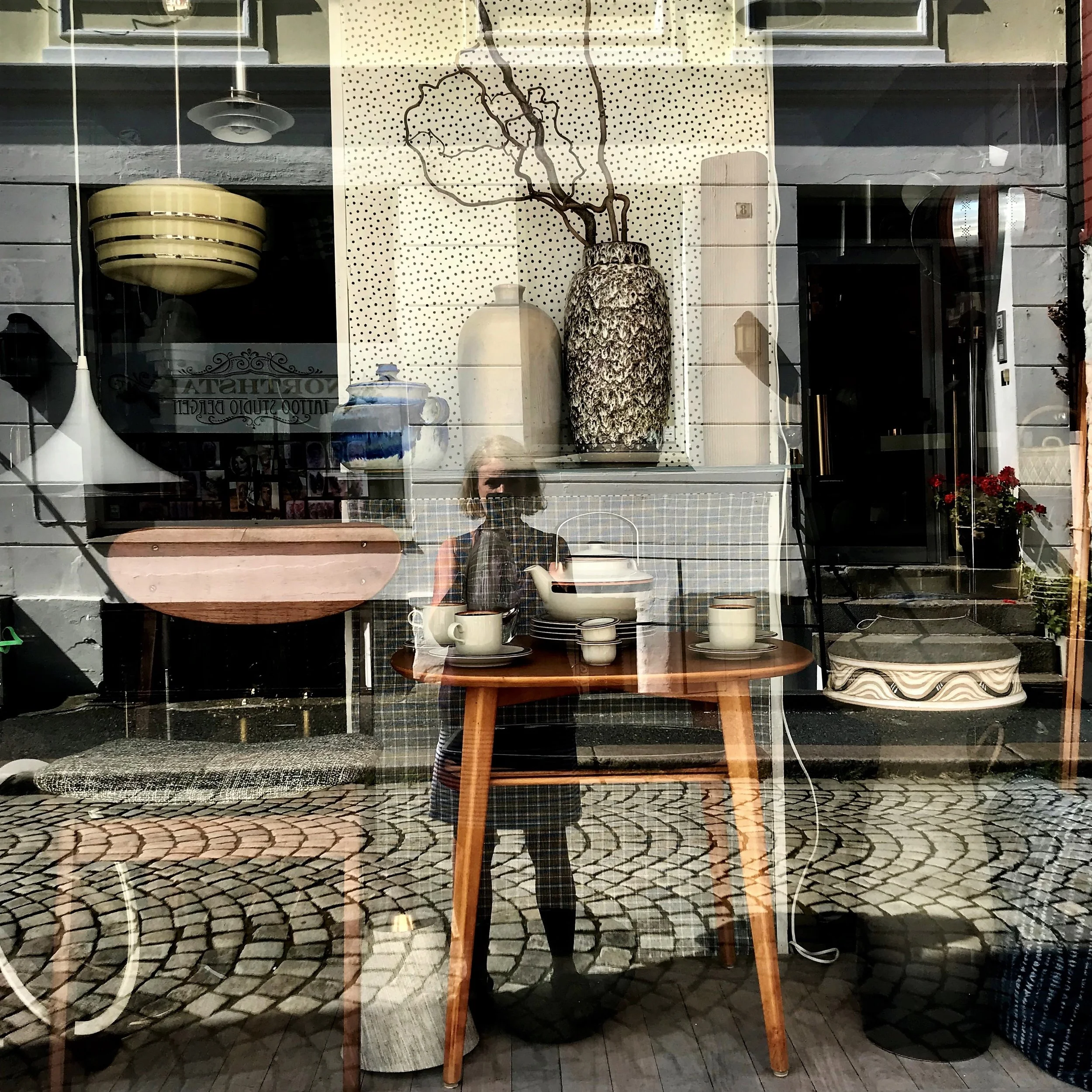 Gorgeous vintage shop in Bergen, it was closed for holidays.. i was gutted!