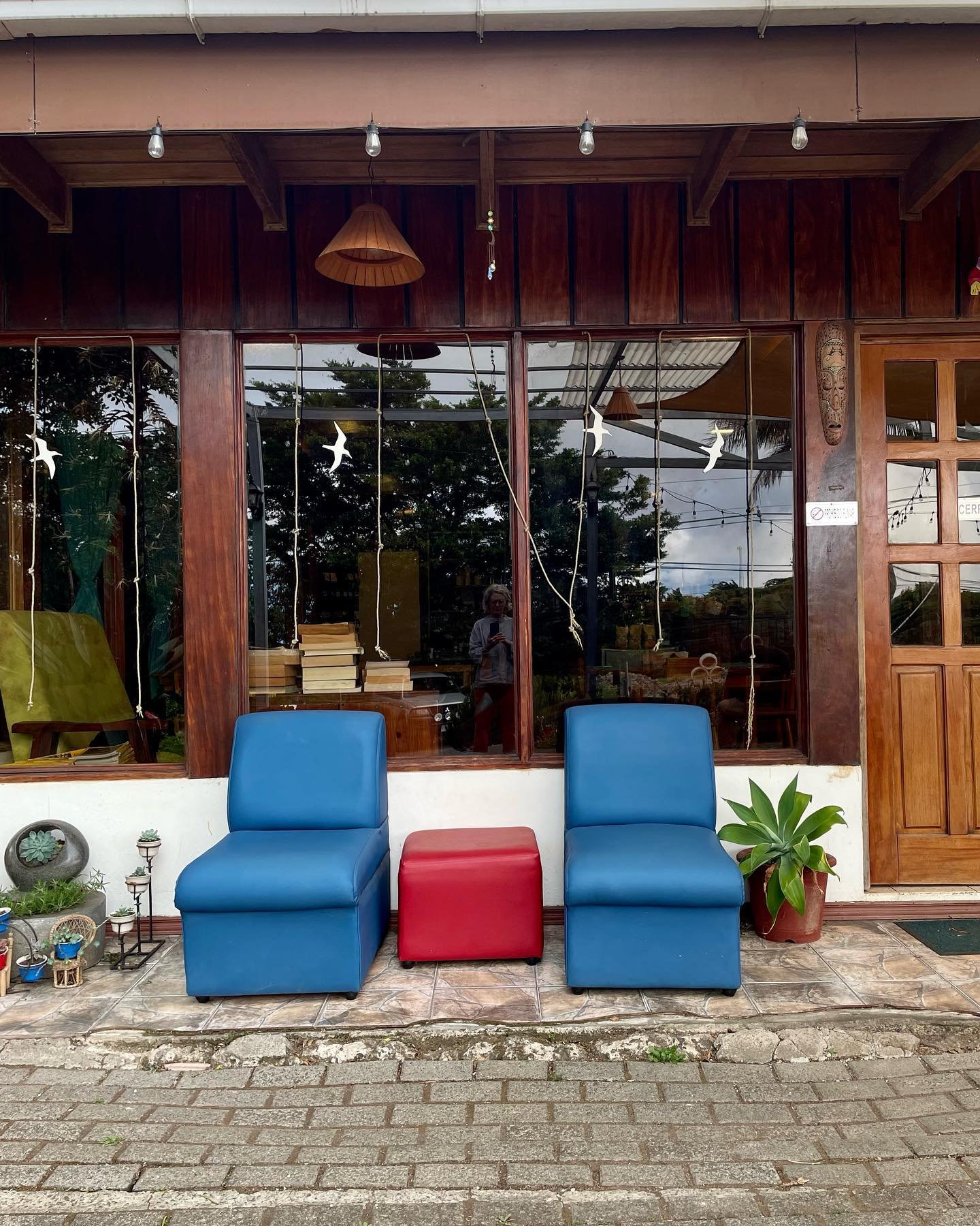 Casa.

Things I&rsquo;m liking whilst travelling in Central America.
.
.
.
#costarica #centralamerica #midcenturyamerica