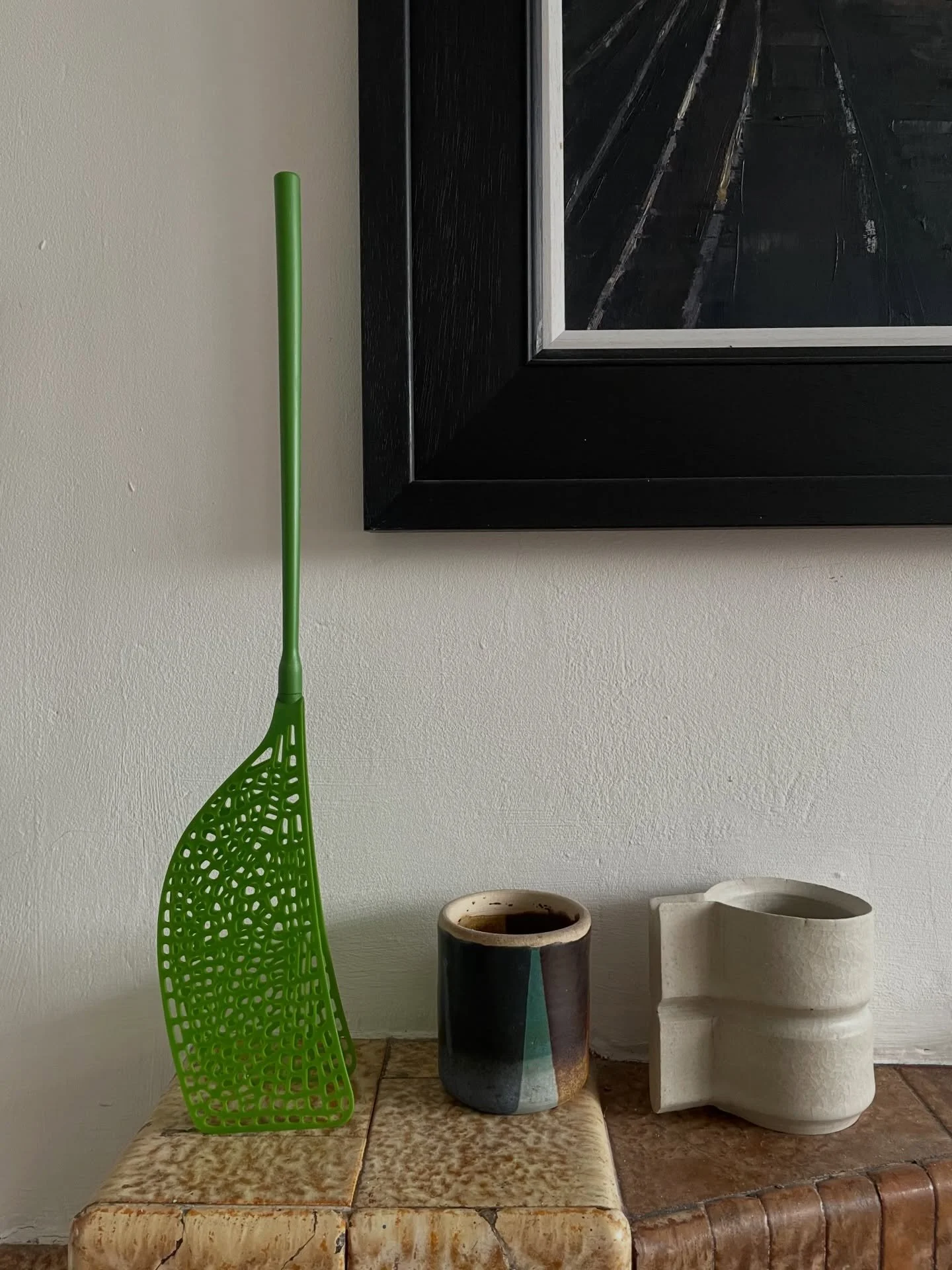 A sculptural fly swatter @born_in_sweden, sits perfectly on display awaiting the first of the pesky flies.
.
.
.
.
.
#flyswatter #stylishflyswatter #madeinsweden #supportindependent #saturdayshelfie