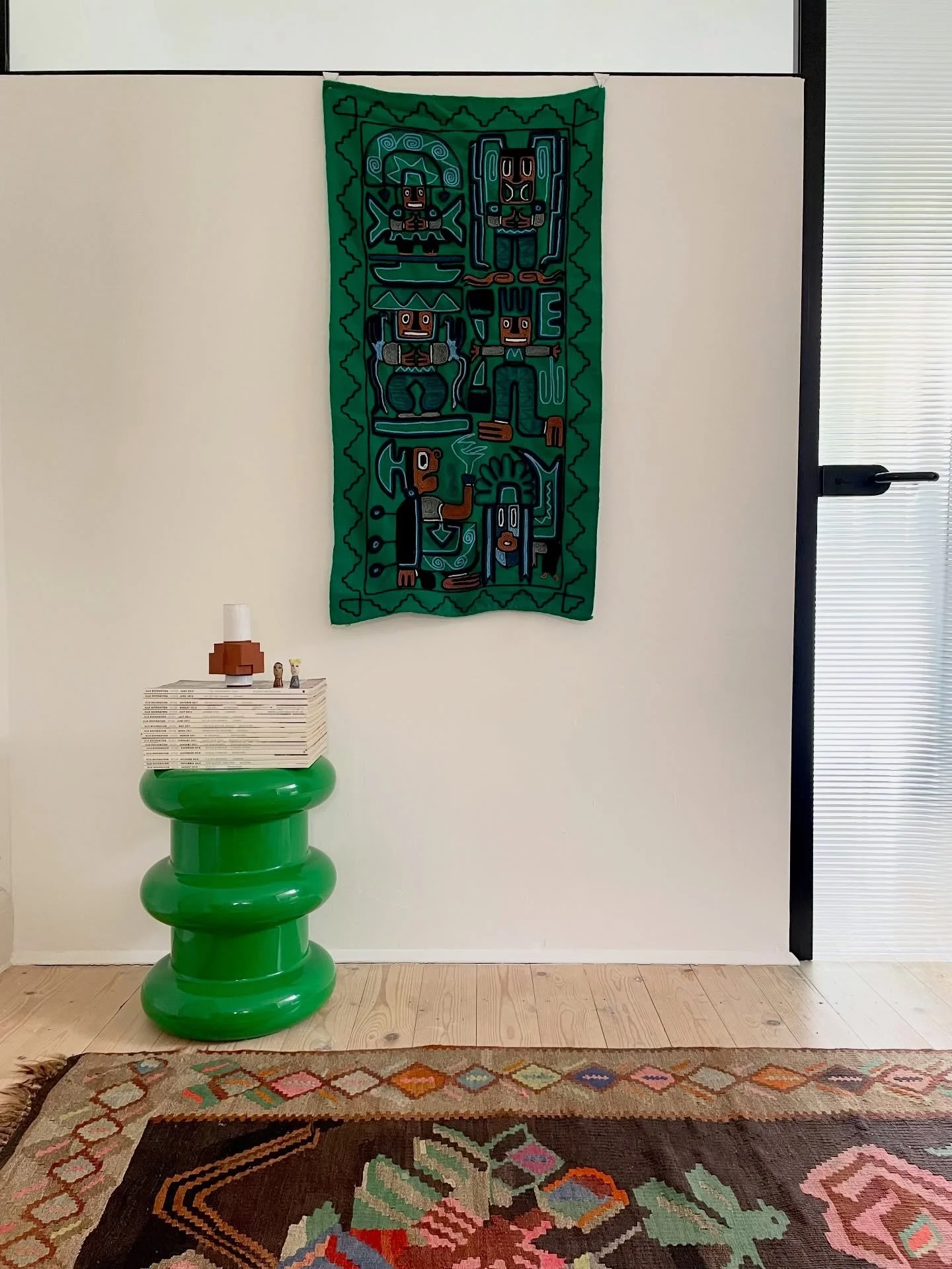 Incredible vintage Peruvian tapestry in the store, make a bold statement by hanging on the wall with this timeless piece of Folk Art. Seen here with @emma_e_westmacott Brutalist vase and two of the Little Ladies @lilitoddart.
.
.
.
.
#peruvianart #vi