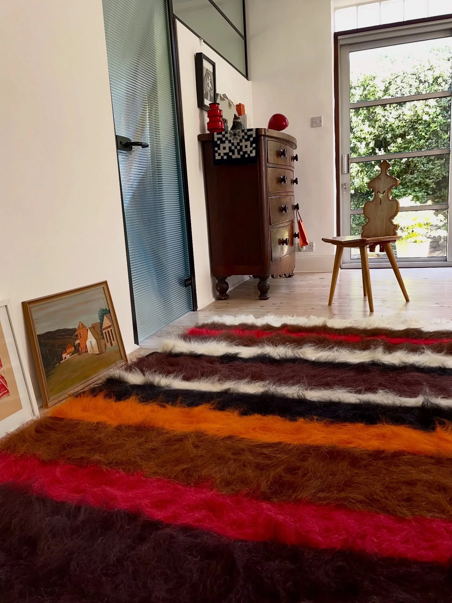 The Ida Shag rug in Ginger and Tomato, it&rsquo;s your new forever rug. Hang on the wall, play with the nap, place on the floor and brush as and when needed. These pure sheep wool textiles are robust and made to last..
.
.
.
.
#ukrainrugs #madebyhuma