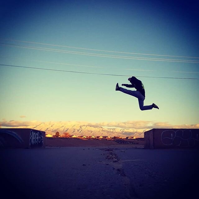 Sunsets and side-kicks.
.
.
.
.
#nountains #mountain #mountainlove #newmexicotrue #sunset #sunset_love #adventure #explore #firfam #wushu #kungfu @underarmour @bodybuildingcom @nike #martialarts #martialartslife #martialartstraining #fit #fitnesslife