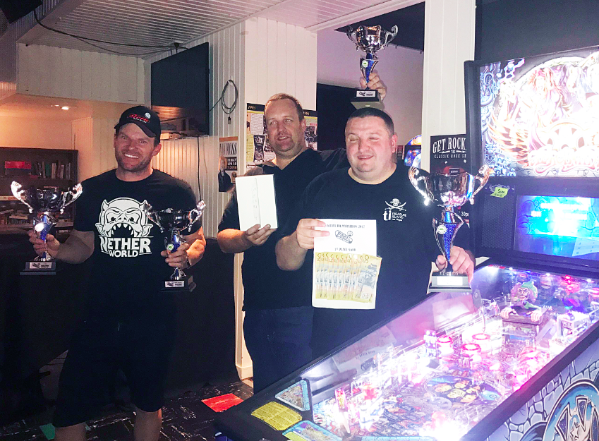 Franck Bona 1st place (right, eyes closed thinking about how much beer he can buy with that money), Paul Jones 2nd (left) and Richard Rhodes 3rd (centre).