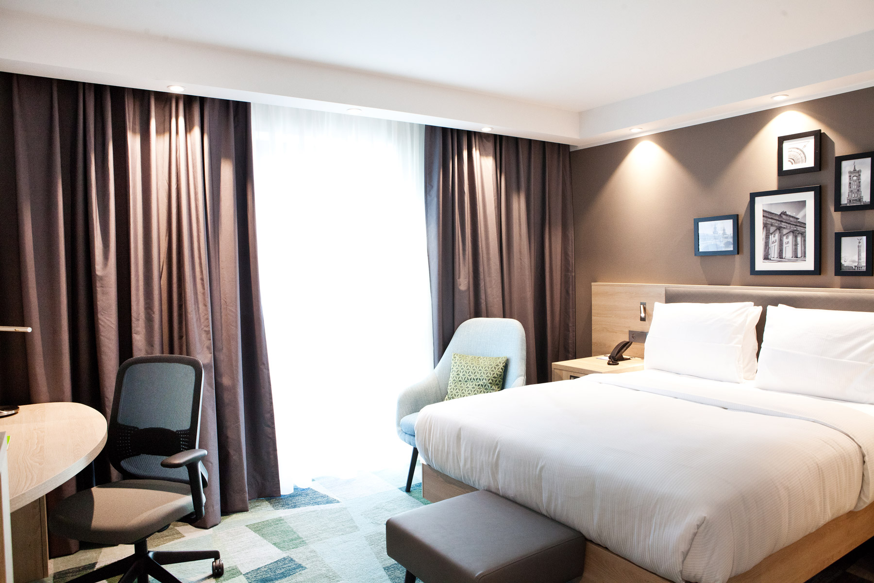 HamptonByHilton-Berlin_NURV_King1_web.jpg