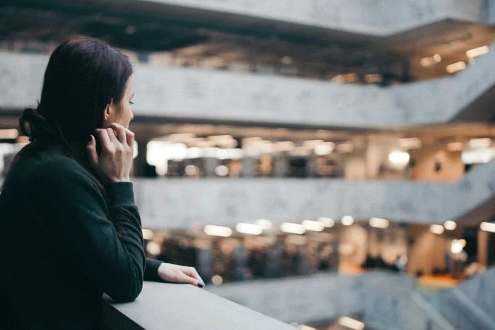 Image: Apparently nearly half of us feel lonely at work. (Pexels)