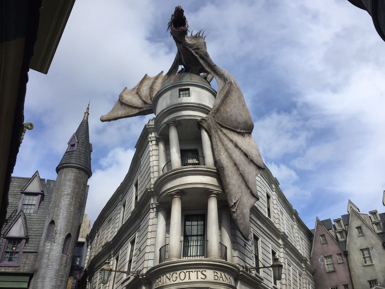 Harry Potter and the Escape from Gringotts in Universal Studios Florida ...
