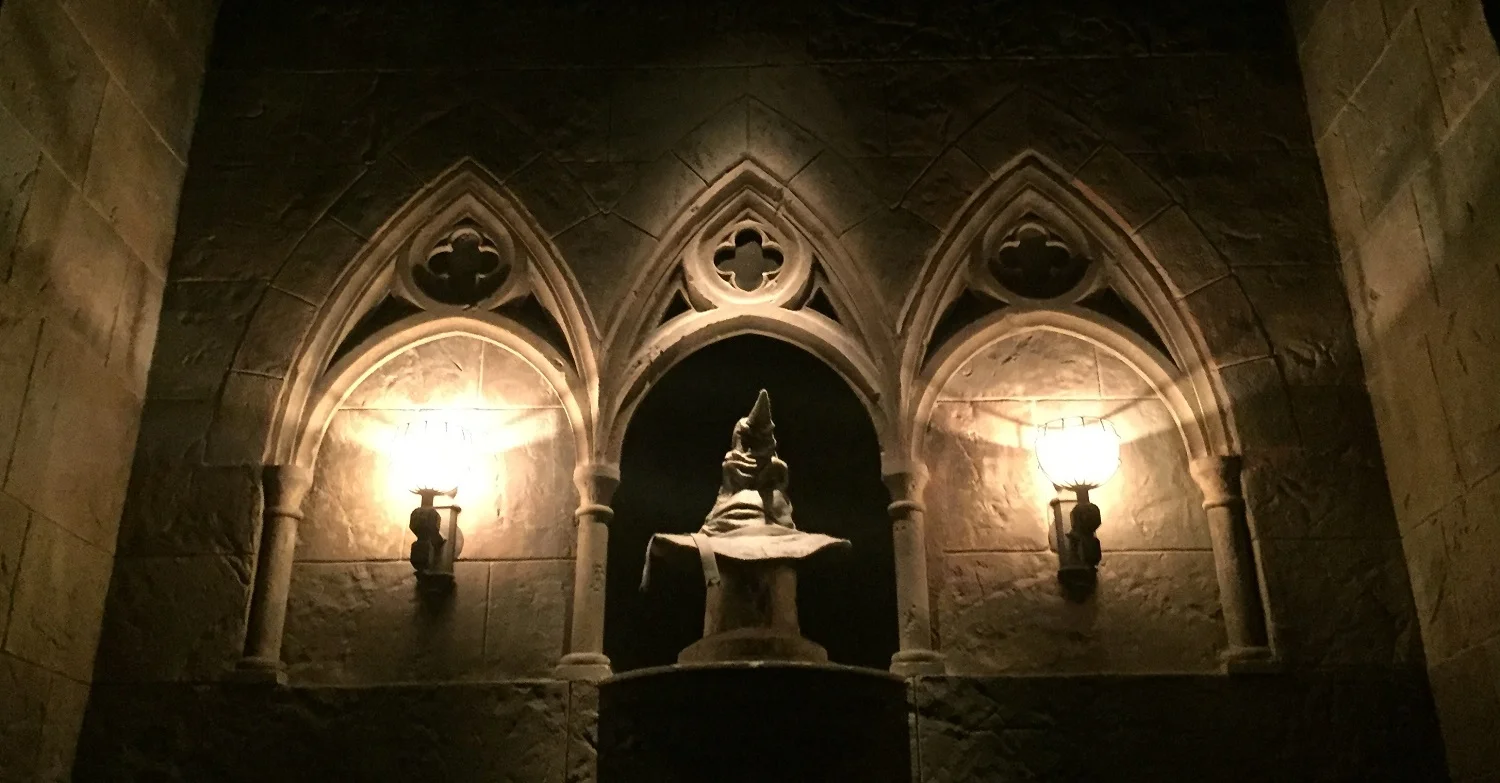 The Hogwarts Sorting Hat in the queue for Harry Potter and the Forbidden Journey. 