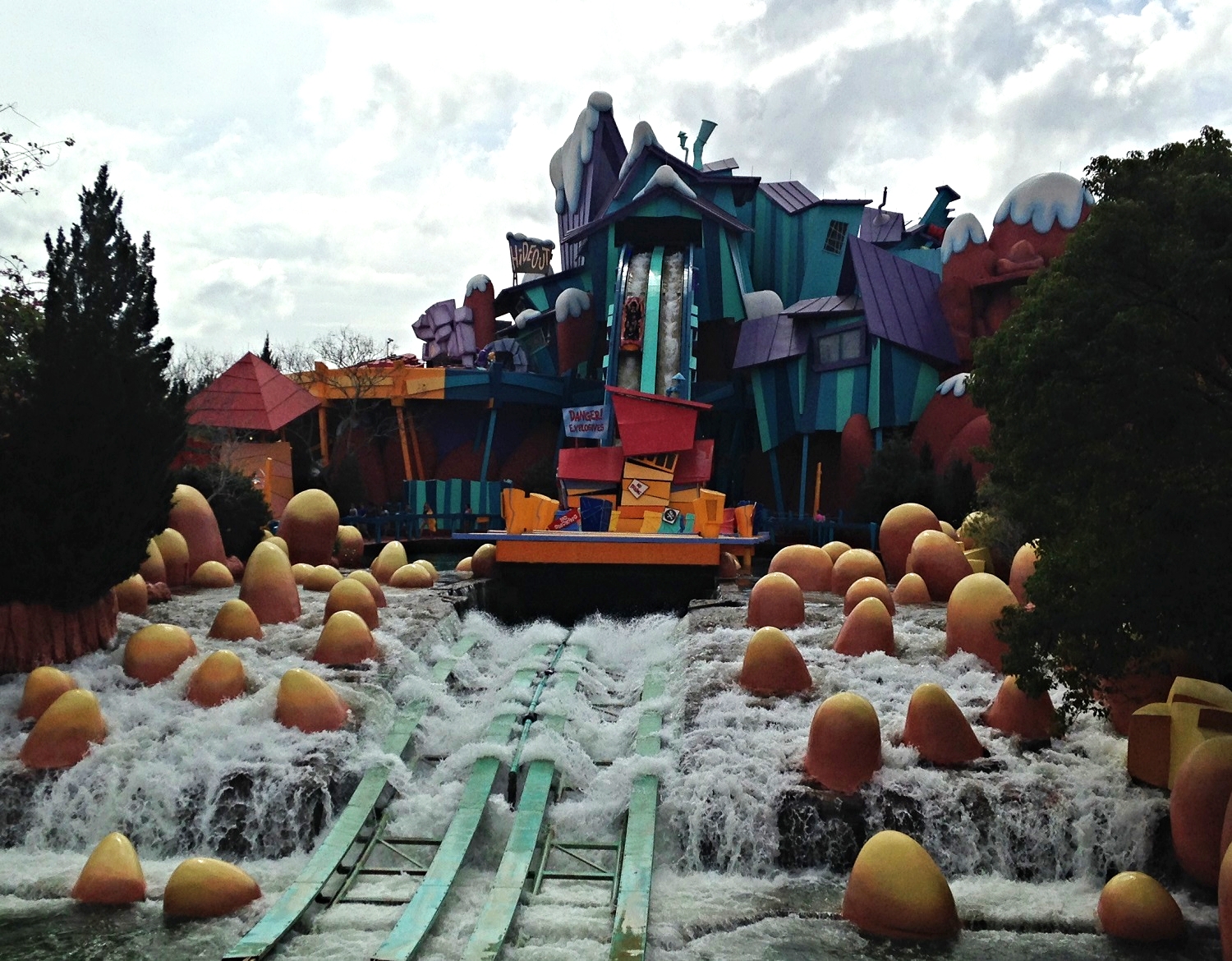 The Big Drop on Dudley Do-Right's Ripsaw Falls