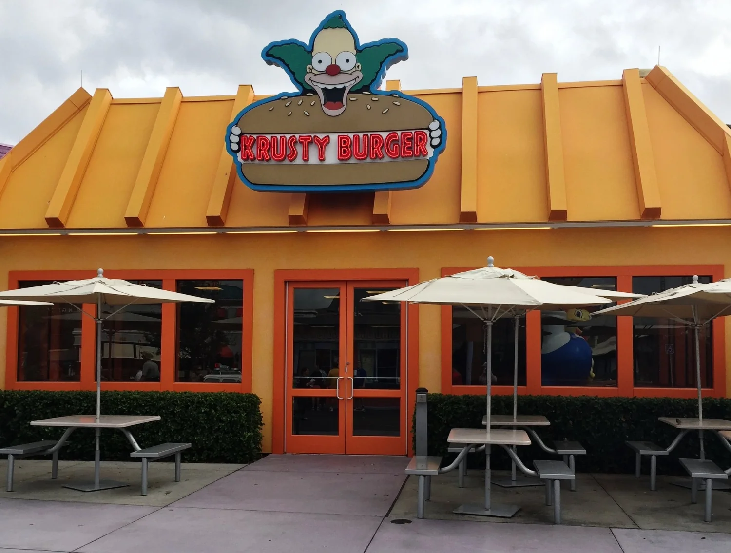 Cletus' Chicken Shack is actually located in the Krusty Burger building.