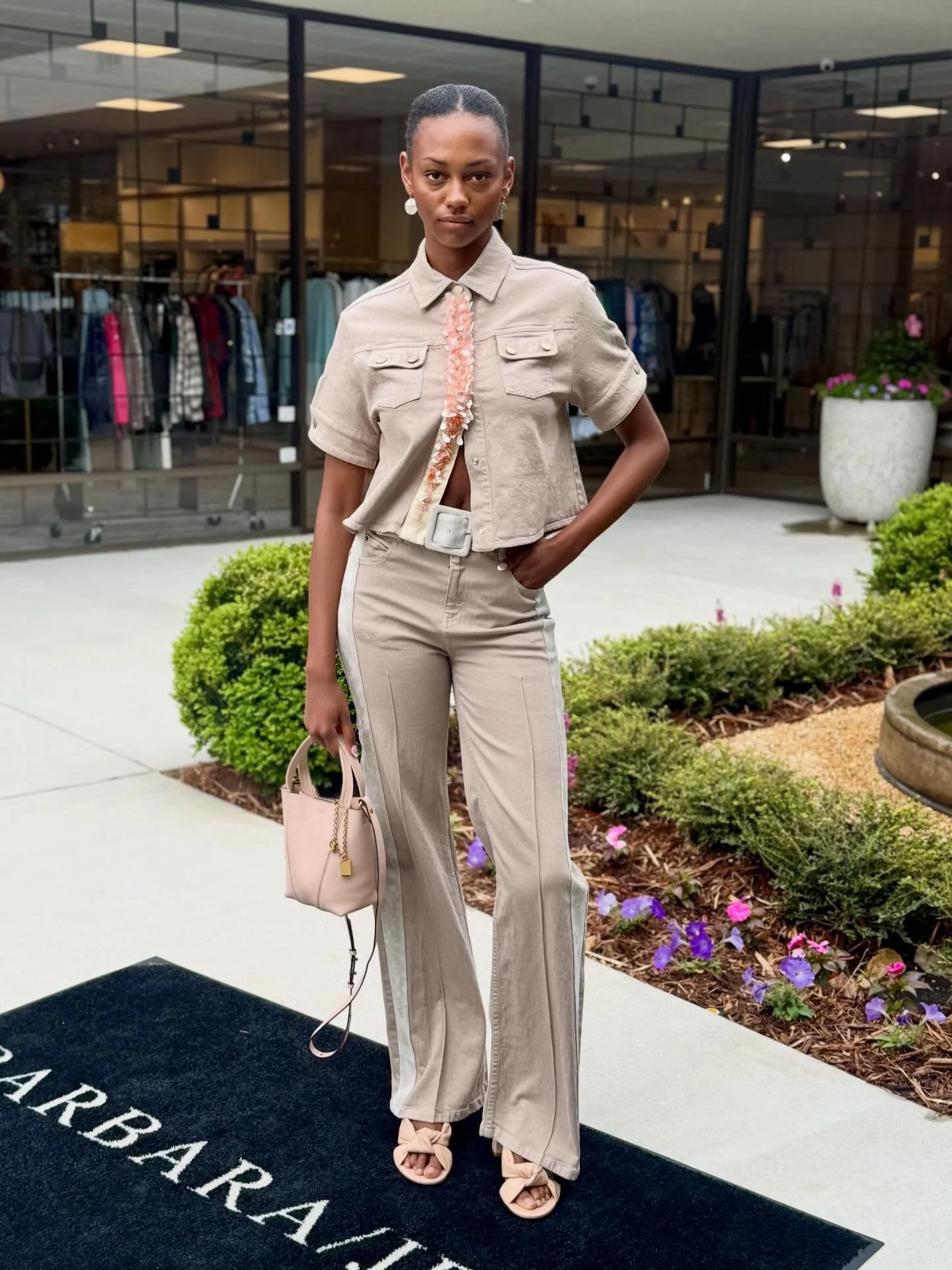 Loving this look from @hellessy 🤍