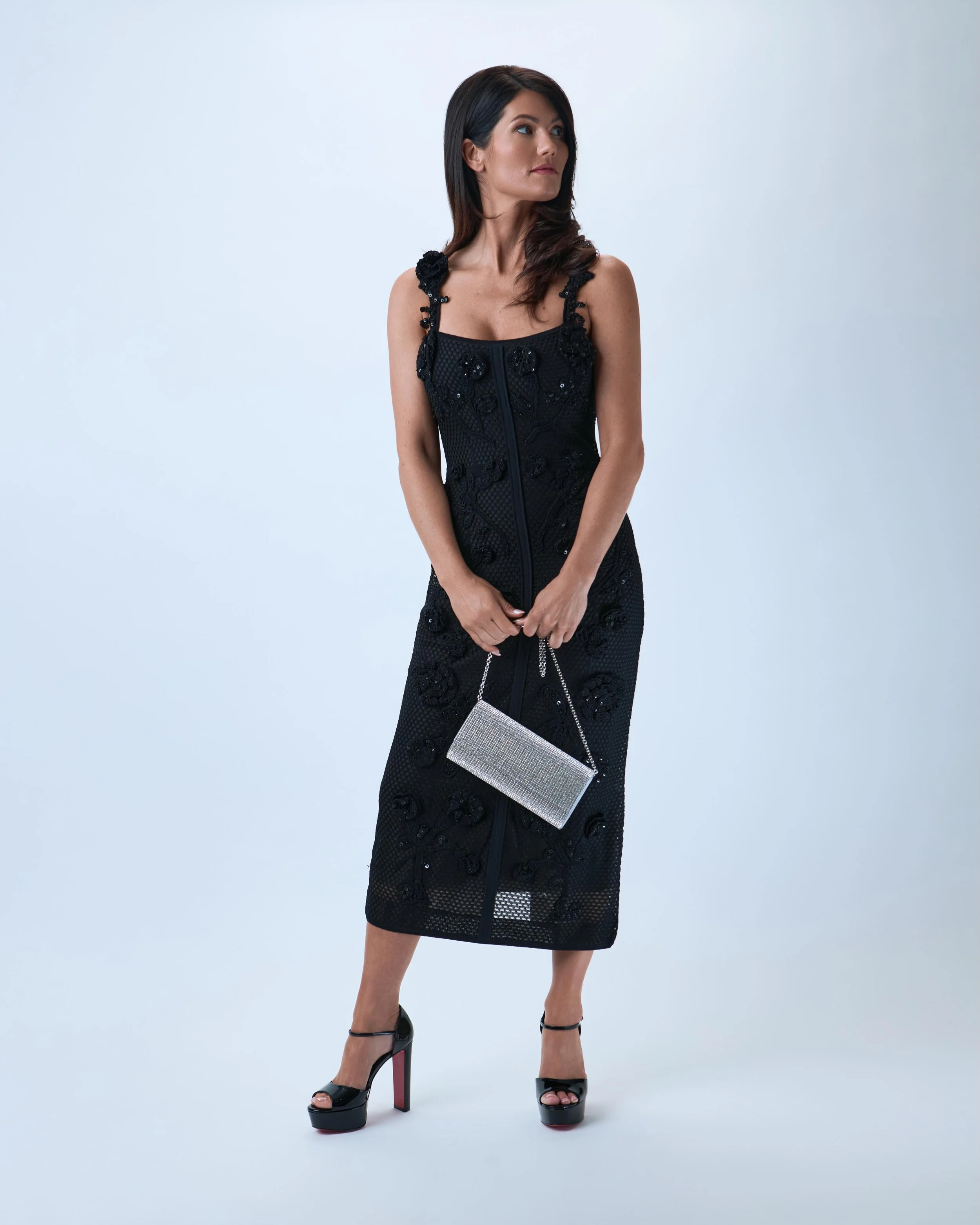 A timeless look for your next evening out 🖤