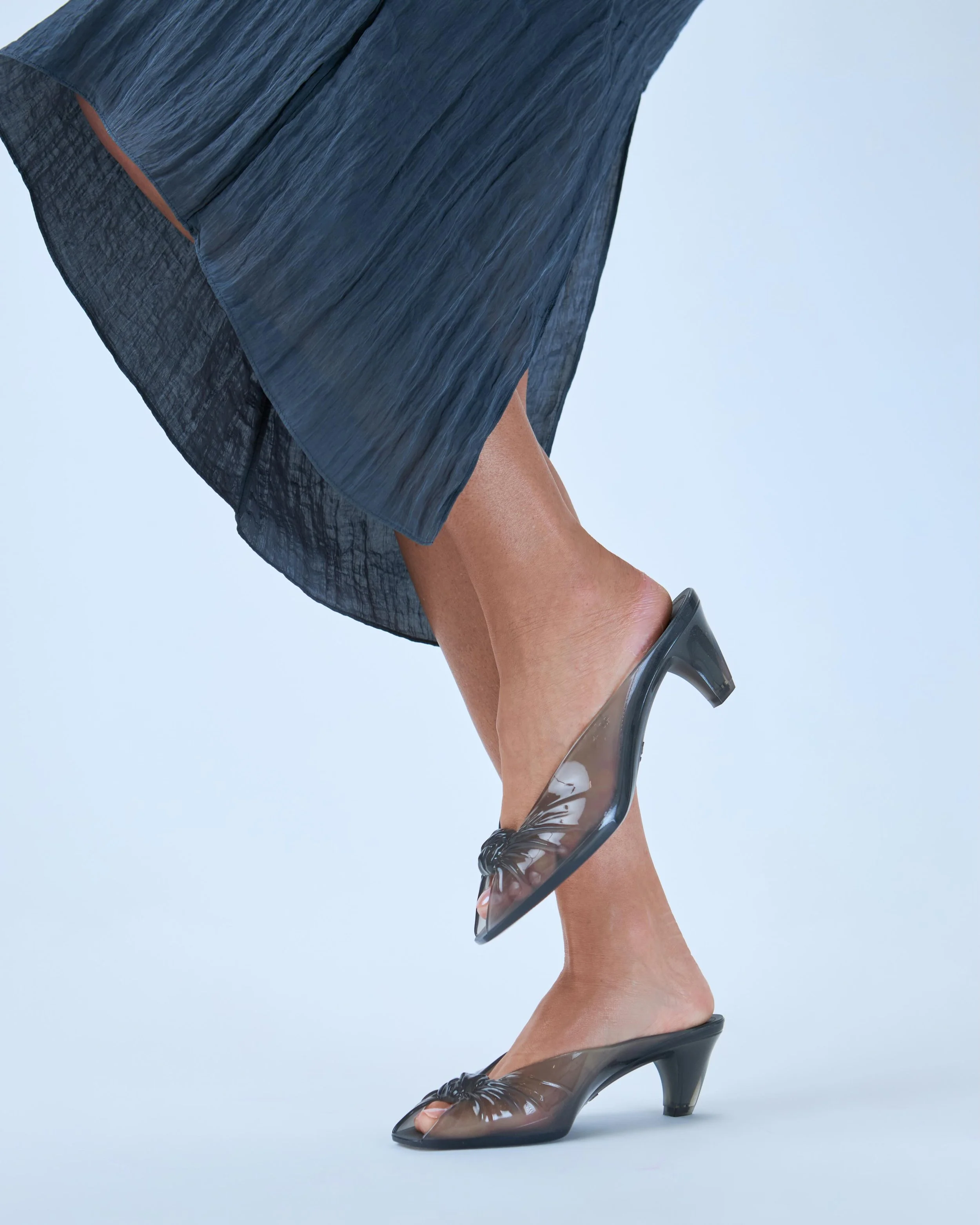 The @chloe heels your summer wardrobe&rsquo;s been waiting for 🤍