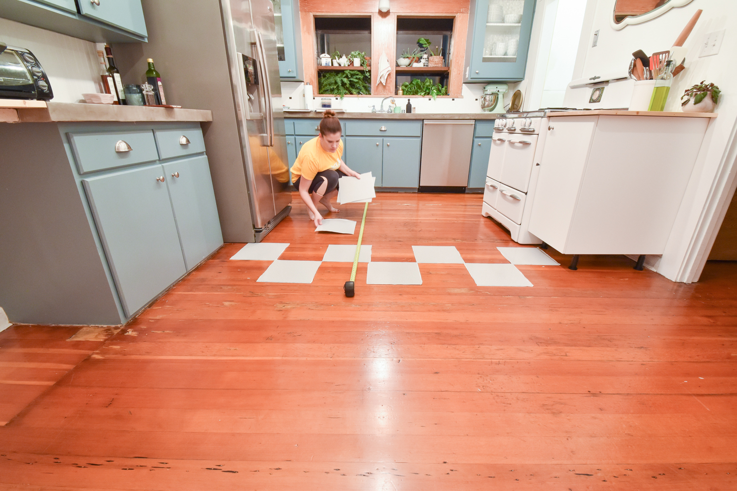 A Diy Kitchen Transformation Using Vinyl Floor Tiles Tutorial The Gold Hive