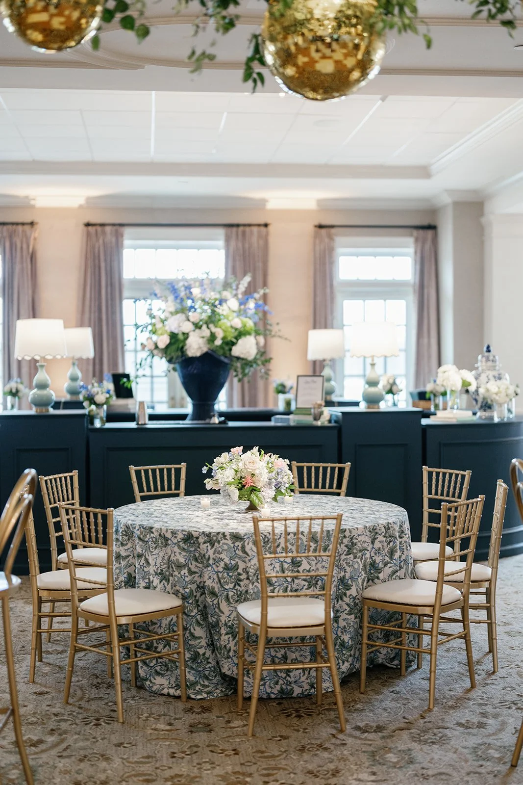 January Wedding Full of Blues and Velvet Greens